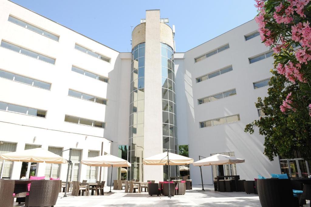 City Hotel Podgorica Exterior photo