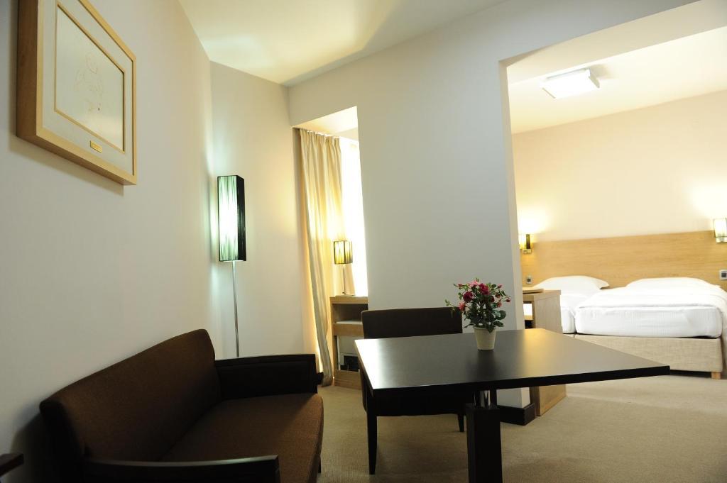 City Hotel Podgorica Room photo